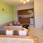 Me Pamje Nga Deti Ne Apartamento *