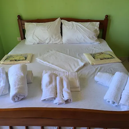Me Pamje Nga Deti Ne Apartamento Orikum