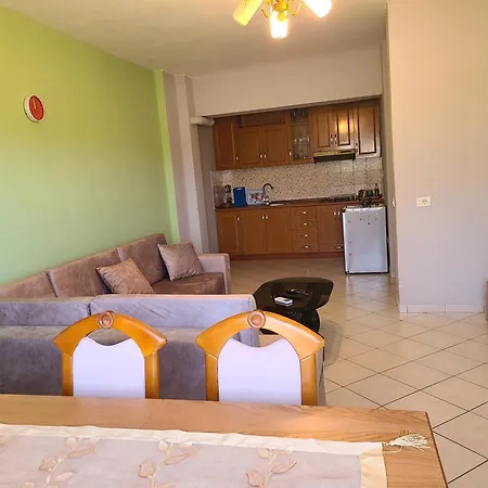 Me Pamje Nga Deti Ne Apartamento *