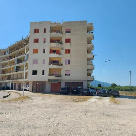 Apartamento Me Pamje Nga Deti Ne *